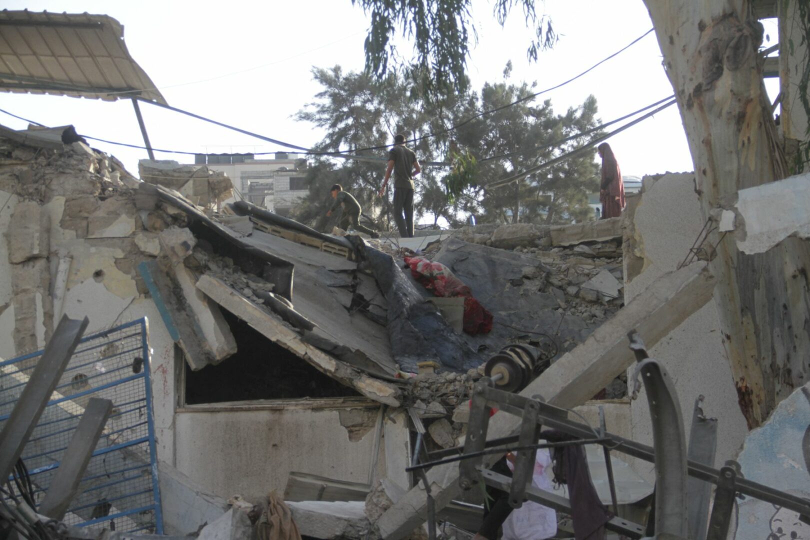 Nuovi raid israeliani nella Striscia di Gaza, 54 morti