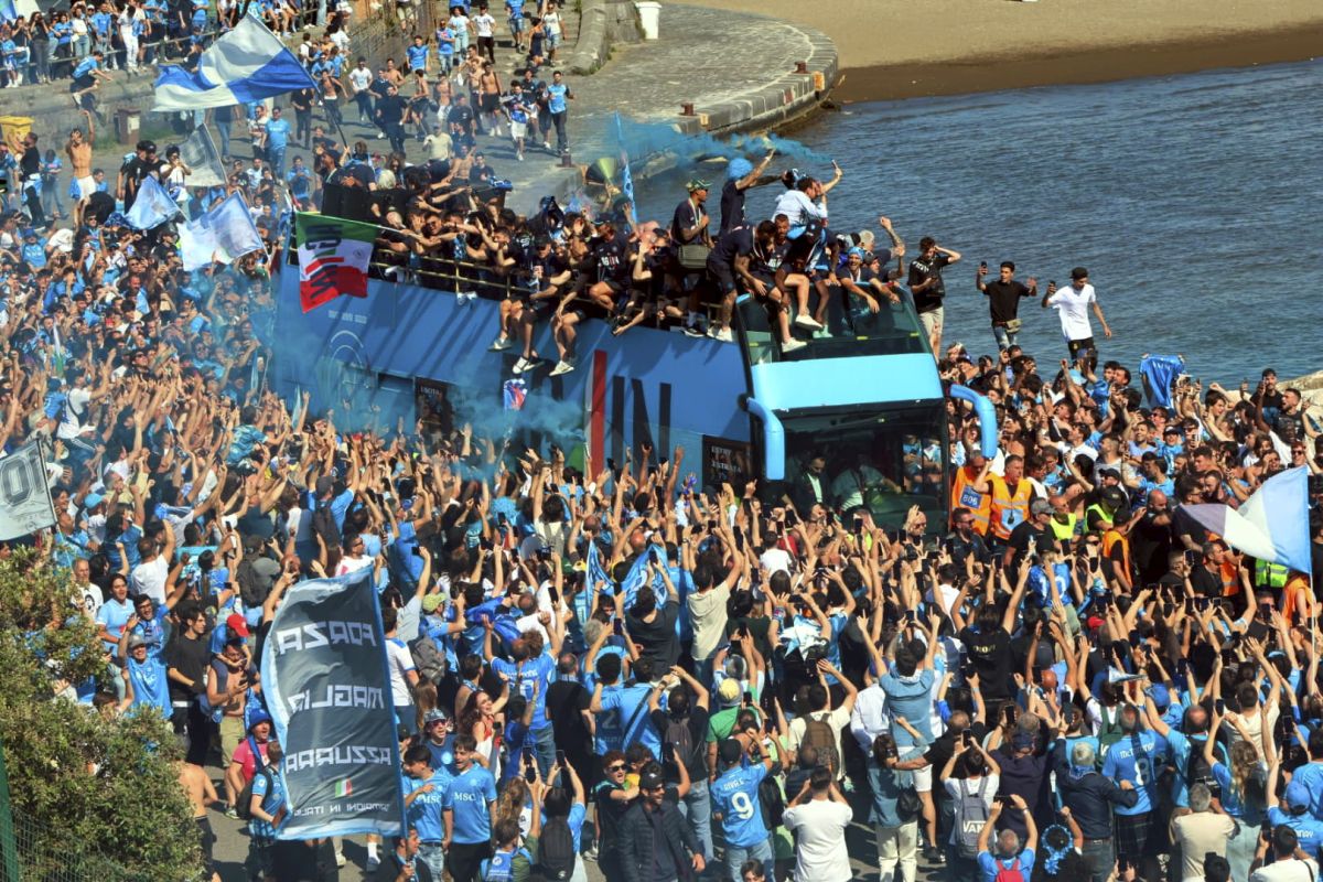 Napoli si colora d’azzurro per la sfilata scudetto