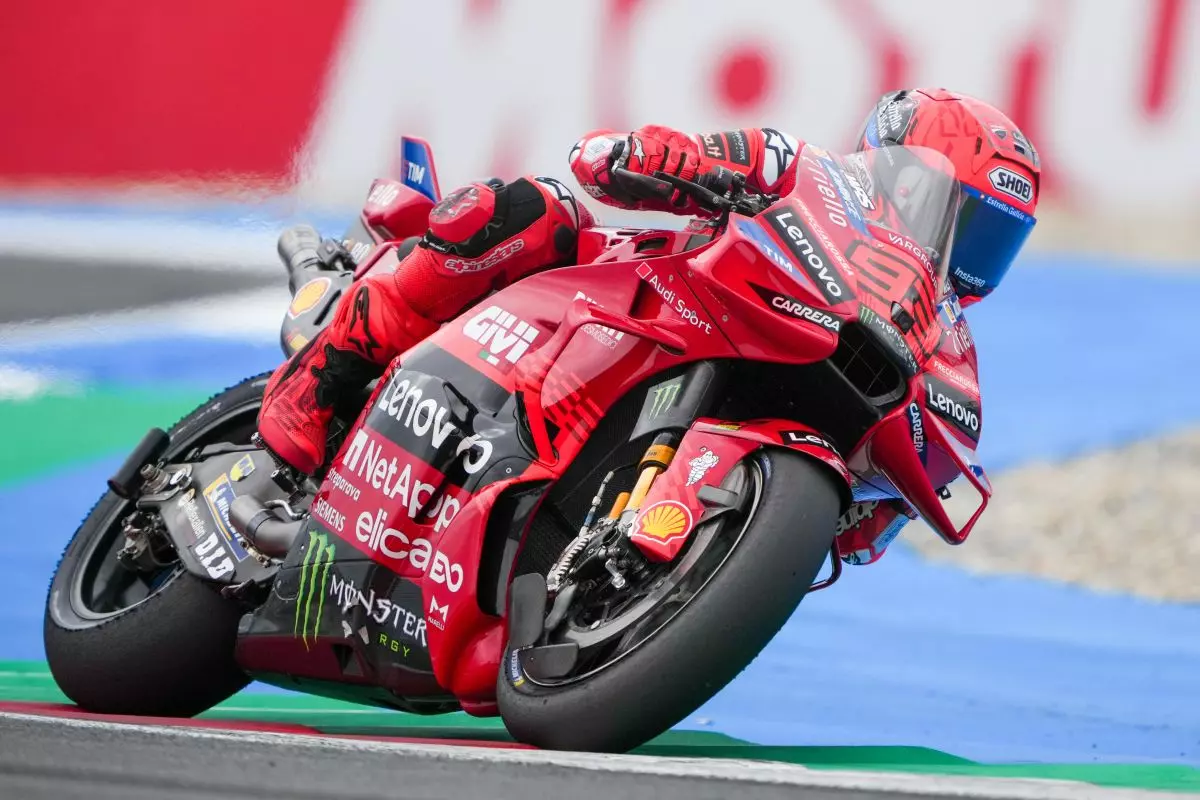 Marc Marquez vince anche la sprint di Assen, Bezzecchi sul podio