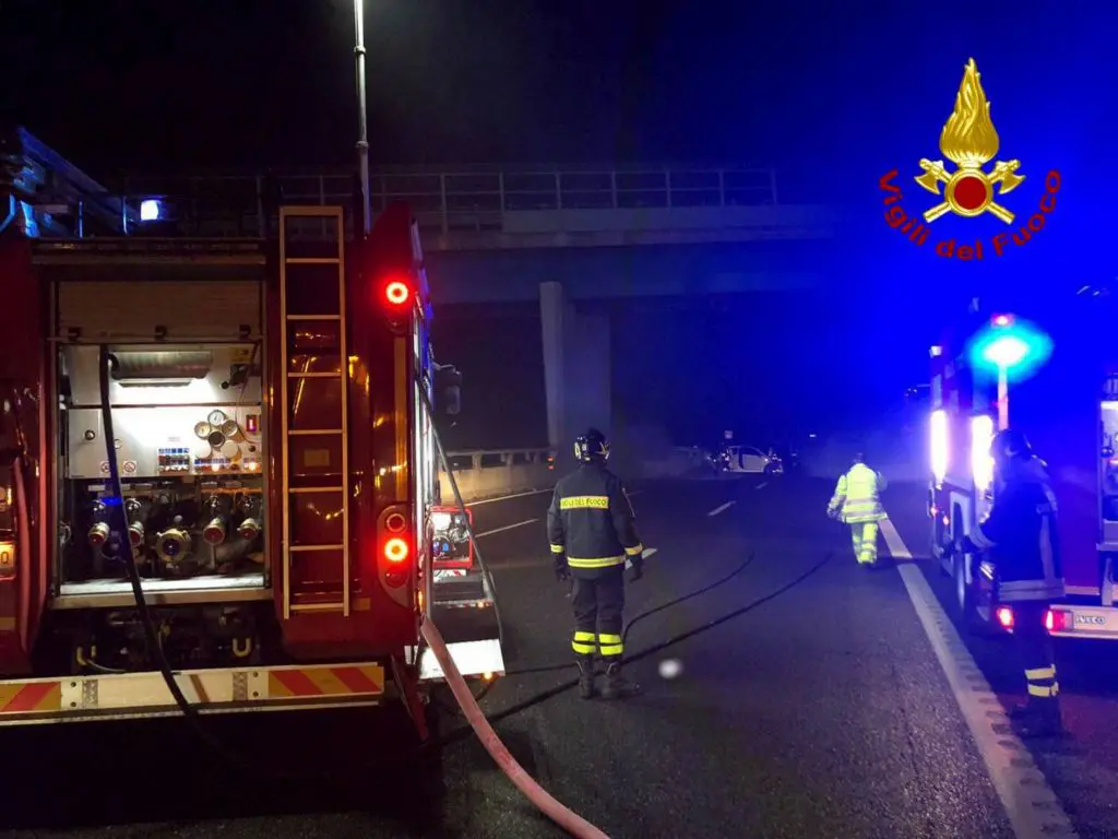 Tragico incidente nella notte sull’Autosole a Lodi, morta una 21enne