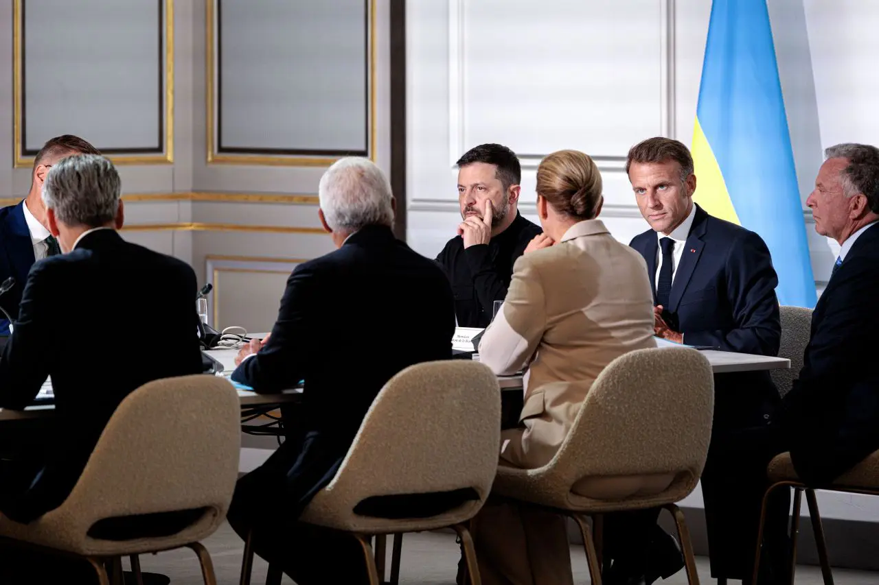 Zelensky vede Volenterosi a Parigi “Stiamo dando concretezza a garanzie”