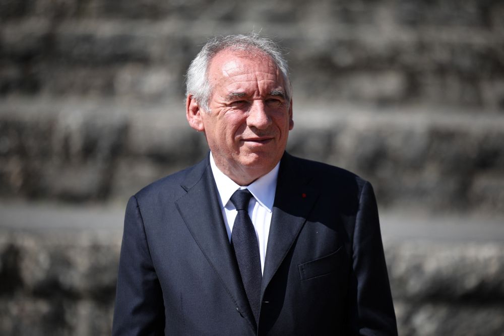 Francia, dimissioni Bayrou in mezzo al totonomi per la successione