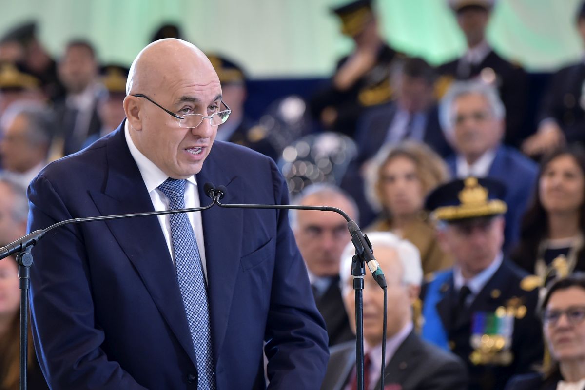 Giorno della Memoria, Crosetto “Difesa commemora vittime e onora la loro storia”