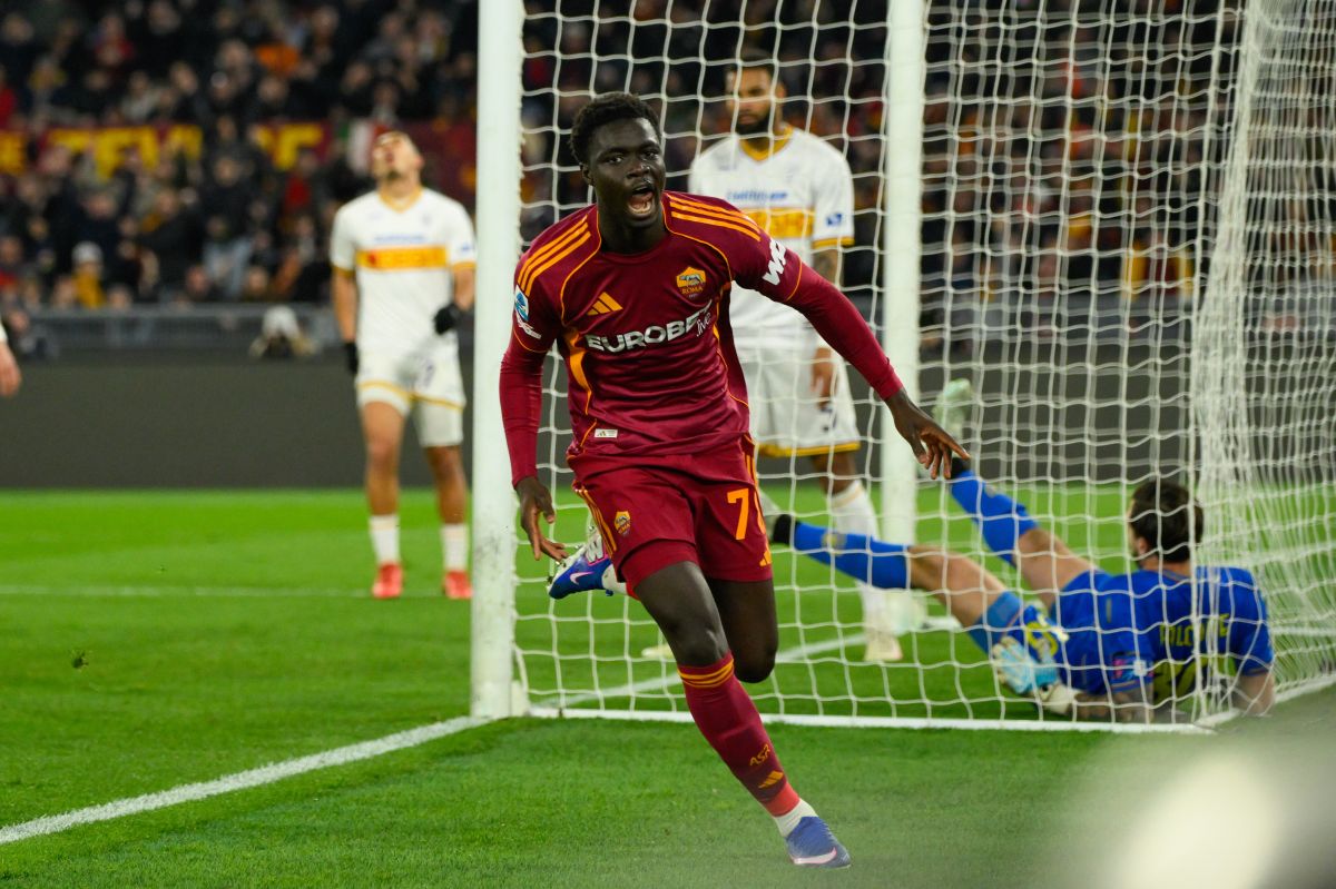 Una rete di Vaz piega il Lecce, la Roma vince 1-0 e aggancia la Juve