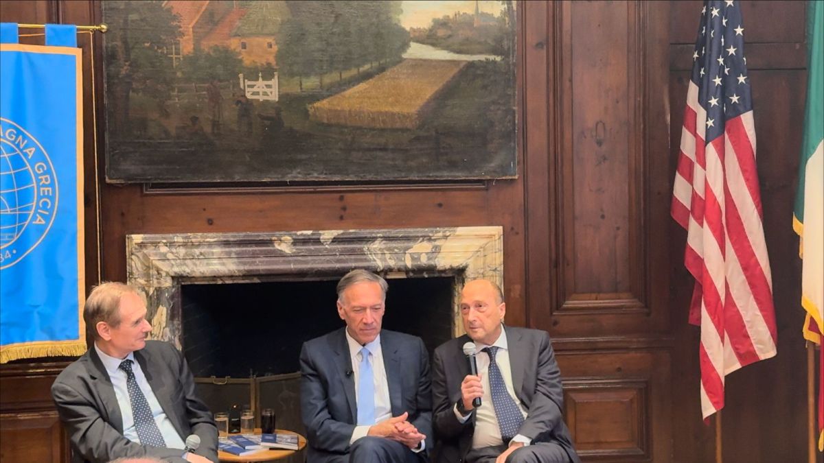 Fondazione Magna Grecia, consegnato a New York a Mike Pompeo il premio John Marchi