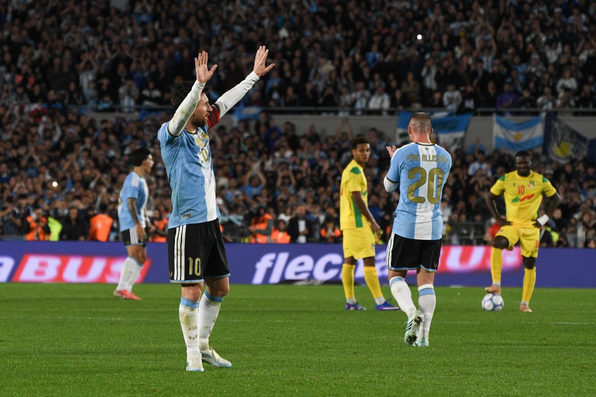 L’ultima di Messi con l’Argentina, due assist e un gol “Ora farò il tifoso”
